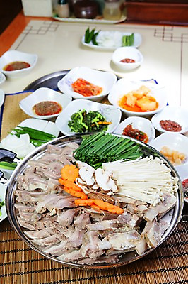 포토 JPG 그릇 접시 한식 음식 고추 반찬 양파 김치 마늘 육류 사람없음 아웃포커스 버섯 당근 냄비 깍두기 탕 나물 대나무발 팽이버섯 쌈장 전골 부추 마늘종 국내포토 식기 줄기 채소 식재료 뿌리채소 촬영기법 양념 솥 파일형식