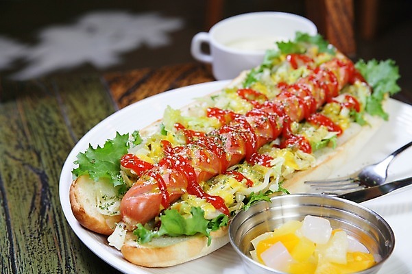 포토 JPG 그릇 접시 음식 빵 포크 채소 잔 서양음식 샌드위치 사람없음 아웃포커스 컵 소시지 나이프 수프 케첩 핫도그 후르츠칵테일 국내포토 식기 과일 패스트푸드 촬영기법 소스_음식 가공식품 칼 파일형식