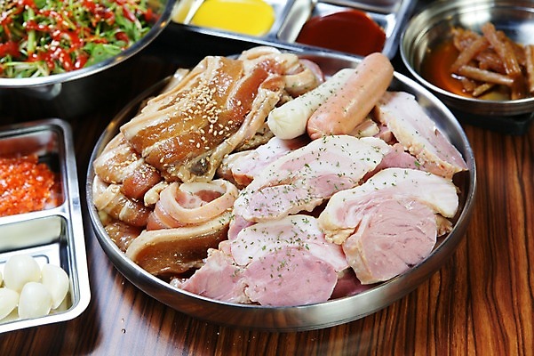 포토 JPG 그릇 접시 채소 식재료 반찬 마늘 생고기 돼지고기 사람없음 샐러드 양념 소시지 깨 쌈장 양념고기 목심 국내포토 식기 음식 육류 조미료 가공식품 파일형식