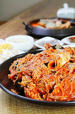 포토 JPG 그릇 접시 한식 음식 사람없음 아웃포커스 샐러드 해물요리 해산물 오징어 찜 깨 콩나물 고니 콘샐러드 해물찜 국내포토 식기 채소 식재료 조류 연체동물 촬영기법 수중동물 조미료 나물 파일형식