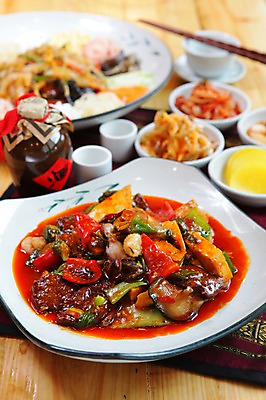 포토 JPG 그릇 접시 음식 채소 술잔 젓가락 반찬 술병 피망 김치 잔 육류 사람없음 아웃포커스 컵 중식 버섯 양념 단무지 청경채 난자완스 주꾸미 제철음식 국내포토 식기 한식 식재료 병_용기 연체동물 주류 촬영기법 수저 수중동물 제철 파일형식