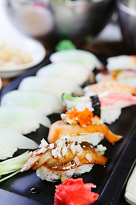 포토 JPG 접시 음식 새우 어류 사람없음 아웃포커스 장식 초밥 생강 새우초밥 일본음식 국내포토 식기 채소 촬영기법 갑각류 수중동물 파일형식 동물