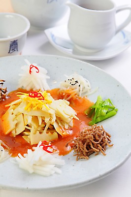 포토 JPG 그릇 접시 음식 채소 주전자 잔 육류 사람없음 장식 컵 중식 고명 무 컵받침 볶음 나물 죽순 지단 국내포토 식기 식재료 주방용품 뿌리채소 받침대 파일형식