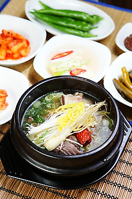 포토 JPG 그릇 접시 한식 음식 채소 고추 반찬 김치 육류 사람없음 계란 버섯 깍두기 뚝배기 대추 대나무발 팽이버섯 파 물김치 갈비탕 국내포토 식기 식재료 알 탕 파일형식