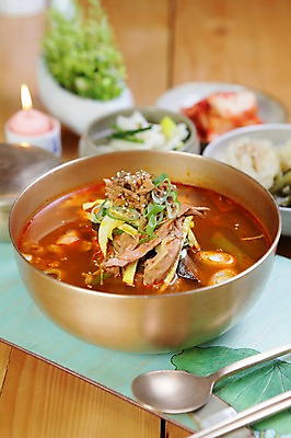 포토 JPG 그릇 접시 한식 젓가락 반찬 김치 사람없음 아웃포커스 숟가락 대접 탕 파 육개장 국내포토 식기 음식 채소 촬영기법 수저 국 파일형식