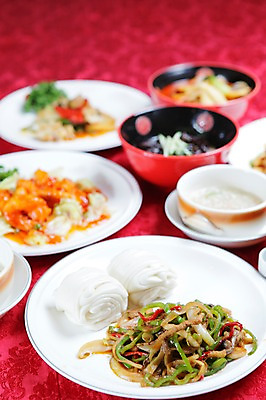 포토 JPG 그릇 접시 음식 빵 고추 피망 육류 사람없음 아웃포커스 중식 죽 고추잡채 꽃빵 국내포토 식기 채소 식재료 촬영기법 잡채 파일형식