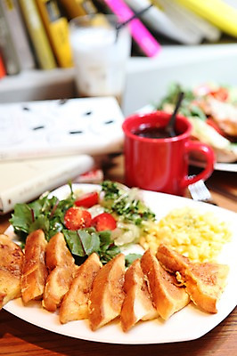 포토 JPG 그릇 접시 커피 음료 음식 빵 채소 방울토마토 잔 서양음식 사람없음 아웃포커스 컵 계란 샐러드 머그컵 식빵 토스트 스크램블 국내포토 식기 토마토 촬영기법 알 계란요리 파일형식