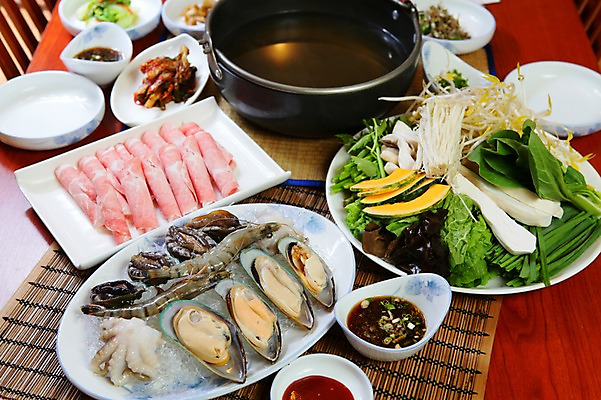 포토 JPG 그릇 접시 음식 채소 고추 호박 반찬 조개 김치 새우 생고기 육류 사람없음 버섯 소고기 해물요리 냄비 상추 해산물 홍합 대나무발 전복 국물 부추 낙지 샤브샤브 육수 숙주나물 해물샤브샤브 일본음식 국내포토 식기 한식 식재료 어패류 연체동물 갑각류 수중동물 솥 나물 파일형식