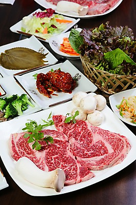 포토 JPG 그릇 접시 채소 식재료 반찬 김치 생고기 육류 사람없음 바구니 버섯 샐러드 소고기 꽃게 게 상추 브로콜리 쌈 깻잎 게장 양념게장 국내포토 식기 한식 음식 갑각류 게요리 파일형식