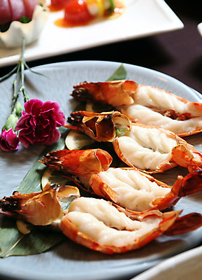 포토 JPG 그릇 접시 음식 새우 사람없음 아웃포커스 장식 해물요리 해산물 새우요리 꼭 일본음식 국내포토 식기 촬영기법 갑각류 파일형식