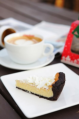 포토 JPG 그릇 접시 커피 음료 음식 빵 디저트 잔 사람없음 아웃포커스 컵 케이크 빵집 조각케이크 카페라떼 국내포토 식기 촬영기법 상점 라떼 파일형식