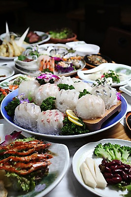 포토 JPG 그릇 접시 꽃 음식 채소 새우 콩 파슬리 어류 사람없음 아웃포커스 장식 초밥 생선회 회 상추 브로콜리 레몬 스끼다시 일본음식 국내포토 식물 식기 과일 곡류 촬영기법 갑각류 수중동물 파일형식