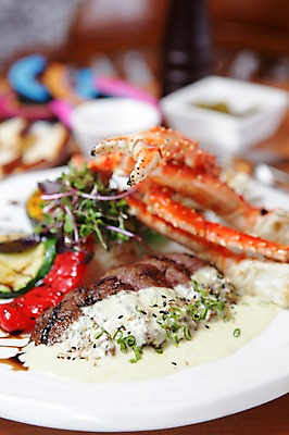 포토 JPG 그릇 접시 음식 채소 서양음식 사람없음 아웃포커스 장식 해물요리 게 바비큐 해산물 깨 파 바비큐립 킹크랩 폭립 국내포토 식기 식재료 촬영기법 갑각류 조미료 파일형식