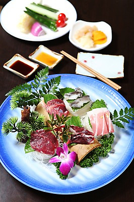 포토 JPG 접시 꽃 음식 채소 젓가락 방울토마토 고추 양파 나뭇잎 오이 파슬리 어류 사람없음 장식 당근 초밥 생선회 회 대나무 락교 대나무통 일본음식 국내포토 나무 식물 식기 잎 토마토 뿌리채소 수저 수중동물 염교 파일형식