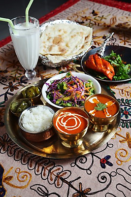 포토 JPG 그릇 접시 음료 음식 빵 채소 밥 잔 빨대 사람없음 컵 식사 치킨 닭고기 카펫 샐러드 우유 닭 피클 반죽 밀가루 인도음식 동남아음식 토르티야 국내포토 식기 조류 유제품 육류 가루 닭고기요리 동양음식 절임 파일형식