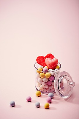 포토 JPG 스튜디오촬영 기념일 음식 백그라운드 화이트데이 디저트 실내 사탕 사람없음 뚜껑 하트 달콤 병 오브젝트 국내포토 모양 식기 데이이벤트 이벤트 내부 맛 파일형식