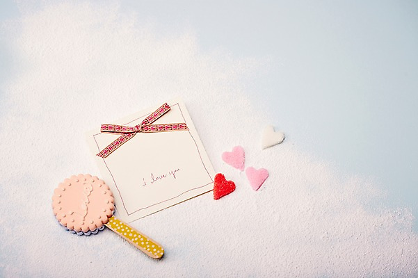 포토 JPG 스튜디오촬영 기념일 리본 종이 음식 백그라운드 화이트데이 디저트 실내 막대사탕 사탕 사람없음 하트 달콤 오브젝트 국내포토 카드프레임 모양 데이이벤트 프레임 이벤트 내부 맛 파일형식