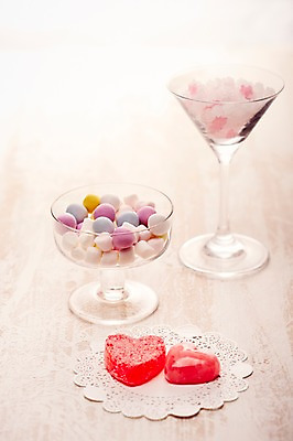 포토 JPG 스튜디오촬영 기념일 음식 백그라운드 화이트데이 디저트 잔 실내 사탕 사람없음 하트 달콤 오브젝트 샴페인잔 국내포토 모양 식기 술잔 데이이벤트 이벤트 내부 맛 파일형식