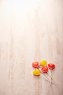 포토 JPG 스튜디오촬영 기념일 리본 음식 백그라운드 화이트데이 디저트 실내 막대사탕 사탕 사람없음 하트 달콤 오브젝트 국내포토 모양 데이이벤트 이벤트 내부 맛 파일형식