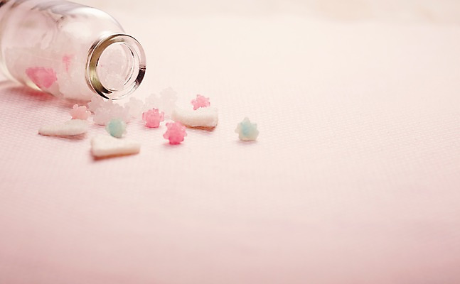 포토 JPG 스튜디오촬영 기념일 음식 백그라운드 화이트데이 디저트 실내 사탕 사람없음 하트 달콤 병 오브젝트 별사탕 국내포토 모양 식기 데이이벤트 이벤트 내부 맛 파일형식