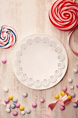 포토 JPG 스튜디오촬영 접시 기념일 리본 음식 백그라운드 화이트데이 디저트 프레임 실내 막대사탕 사탕 사람없음 끈 달콤 알림 오브젝트 국내포토 식기 데이이벤트 이벤트 내부 맛 파일형식