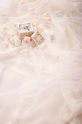 포토 JPG 스튜디오촬영 기념일 음식 백그라운드 장신구 화이트데이 디저트 실내 사탕 선물 사람없음 아웃포커스 상자 반지 달콤 오브젝트 커플반지 망사 마시멜로우 국내포토 데이이벤트 촬영기법 이벤트 내부 직물 맛 파일형식