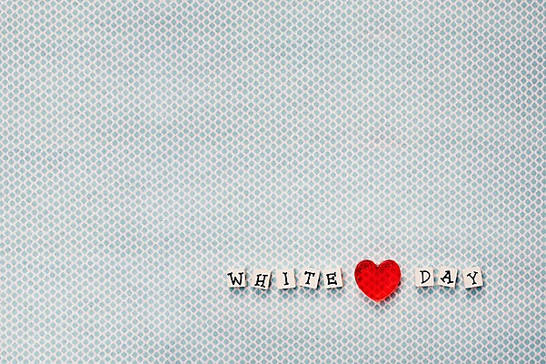 포토 JPG 스튜디오촬영 알파벳 기념일 음식 백그라운드 화이트데이 대문자 디저트 실내 사탕 사람없음 단어 하트 달콤 오브젝트 국내포토 모양 문자 영어 데이이벤트 이벤트 내부 맛 파일형식