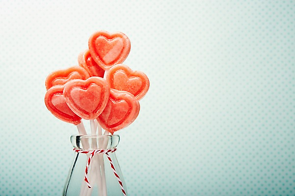 포토 JPG 스튜디오촬영 기념일 음식 백그라운드 화이트데이 디저트 실내 막대사탕 사탕 근접촬영 사람없음 하트 달콤 병 오브젝트 국내포토 모양 식기 뷰포인트 데이이벤트 이벤트 내부 맛 파일형식