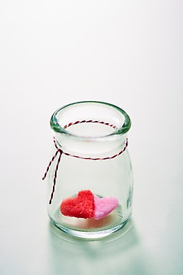 포토 JPG 스튜디오촬영 기념일 음식 백그라운드 화이트데이 유리병 디저트 실내 사탕 근접촬영 사람없음 하트 달콤 병 오브젝트 국내포토 모양 식기 뷰포인트 데이이벤트 병_용기 이벤트 내부 맛 파일형식