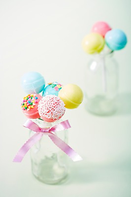 포토 JPG 스튜디오촬영 기념일 리본 음식 백그라운드 화이트데이 유리병 디저트 실내 막대사탕 사탕 근접촬영 사람없음 아웃포커스 달콤 오브젝트 국내포토 뷰포인트 데이이벤트 병_용기 촬영기법 이벤트 내부 맛 파일형식