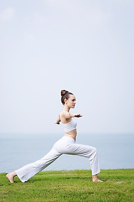 포토 JPG 주간 전신 서양인 외국인 식물 백인 해외기획촬영 우먼라이프 라이프스타일 여자 여유 바다 2013년태국 포즈 몸매관리 요가 팔벌리기 휴식 건강 한명 서기 사람 잔디 성인 야외 옆모습 아웃포커스 운동복 운동 건강관리 스트레칭 요가자세 풀 다리벌리기 상쾌 의료성형뷰티 여자만 여자한명만 성인여자만 성인만 국내포토 자연요소 1 웰빙 옷 감정 뷰포인트 컨셉 다이어트 모션 촬영기법 관리 인종 생활 파일형식