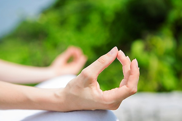 포토 JPG 주간 나무 식물 해외기획촬영 우먼라이프 라이프스타일 손 여자 여유 2013년태국 포즈 몸매관리 요가 휴식 건강 한명 사람 손짓 근접촬영 성인 야외 아웃포커스 신체부위 운동 건강관리 스트레칭 요가자세 풀 상쾌 의료성형뷰티 성인만 국내포토 자연요소 1 웰빙 감정 뷰포인트 컨셉 다이어트 모션 촬영기법 관리 생활 파일형식