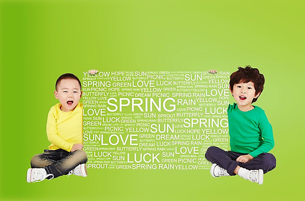 전신 PSD 편집 편집이미지 배너 계절 남자 어린이 컬러 백그라운드 프레임 따뜻함 들기 사람 앉기 동양인 풍경 소년 두명 연두색 봄 한국인 알림 남자만 어린이만 소년만 이미지편집 모션 인종 초록색 파일형식