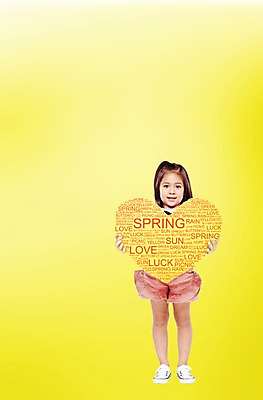 전신 PSD 외국인 편집 편집이미지 배너 계절 여자 어린이 컬러 백그라운드 프레임 따뜻함 한명 서기 들기 사람 풍경 노란색 봄 하트 알림 여자만 여자한명만 어린이만 소녀만 소녀한명만 이미지편집 모양 1 모션 인종 파일형식