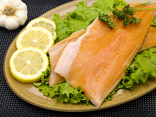 포토 JPG 해외이미지 접시 음식 조각 채소 서브 실내 건강 육류 어류 사람없음 컬러풀 초밥 회 신선 인스턴트 레몬 해산물 묘사 준비 날것 연어 건강식 생식 디테일 해외202004 해외포토 식기 컬러 과일 식재료 내부 수중동물 일본음식 파일형식 이미지허브