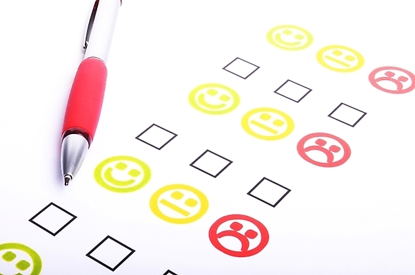 포토 JPG 해외이미지 손 십자가 비즈니스 성공 미소 사람없음 스터디 상자 펜 시험 최고 선택 질문 투표 고객 흔적 만족 서식 상업 긍정 판결 나쁜 마케팅 부정적 설문지 해외202004 해외포토 교육 감정 컨셉 표정 신체부위 학습 필기구 선거 파일형식 이미지허브