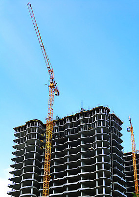 포토 JPG 해외이미지 1 외관 산업 비즈니스 건축양식 하늘 새로움 아파트 주택 프레임 사람없음 건물 탑 고층빌딩 기계 장비 도시 재산 큼 땅 기중기 시멘트 장면 공학 개발 철강 콘크리트 해외202004 해외포토 건축물 교육 건축 컨셉 빌딩 금융 중장비 크기 파일형식 이미지허브