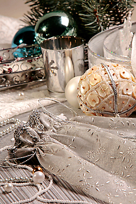 포토 JPG 해외이미지 전통 계절 백그라운드 크리스마스 겨울 가방 공 휴가 새로움 새해 기념 선물 사람없음 장식 빛 금속 축제 희망 흰색 나뭇가지 축하 12월 자르기 연도 오브젝트 자루 전나무 거짓말 구성 노엘 해외202004 해외포토 나무 잡화 기념일 감정 컬러 컨셉 모션 재질 날짜 파일형식 이미지허브