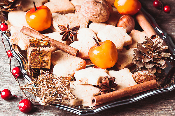 포토 JPG 해외이미지 열매 별 음식 백그라운드 크리스마스 겨울 오렌지 과일 탁자 휴가 디저트 새로움 귤 쟁반 사람없음 목재 장식 빨간색 초록색 쿠키 견과류 나뭇가지 축하 소나무 그룹 황금 달콤 맛 사과 작음 연도 심볼 향신료 아로마 전나무 원뿔 구성 시나몬 페스츄리 해외202004 해외포토 자연요소 도형 나무 식물 계절 기념일 빵 컬러 가구 컨셉 재료 크기 향미료 파일형식 이미지허브