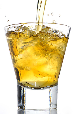 포토 JPG 해외이미지 한잔 사람없음 노란색 붓기 위스키 해외202004 해외포토 1 컬러 모션 주류 파일형식 이미지허브