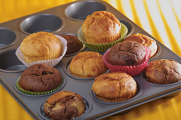 포토 JPG 해외이미지 디저트 병아리 사람없음 케이크 먹기 서식 머핀 베이글 해외202004 해외포토 음식 빵 모션 조류 파일형식 이미지허브