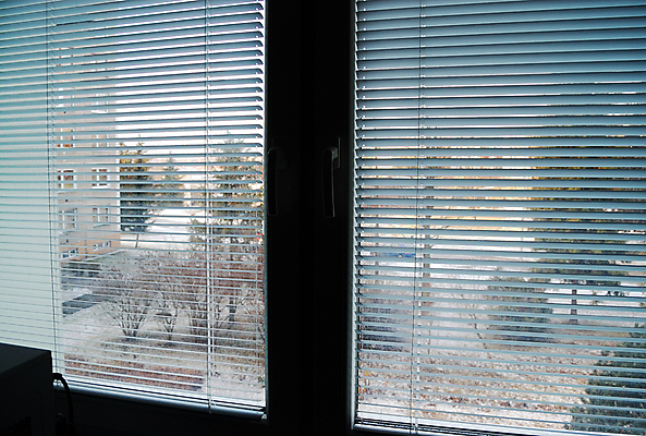 포토 JPG 해외이미지 계절 겨울 창문 주택 사람없음 그늘 해외202004 해외포토 건물 파일형식 이미지허브