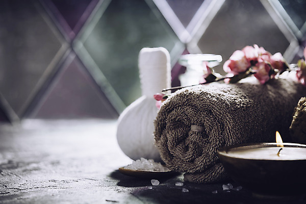 포토 JPG 해외이미지 사람없음 아웃포커스 수건 오브젝트 아로마 향초 아로마테라피 해외202004 해외포토 초 촬영기법 위생용품 테라피 파일형식 이미지허브