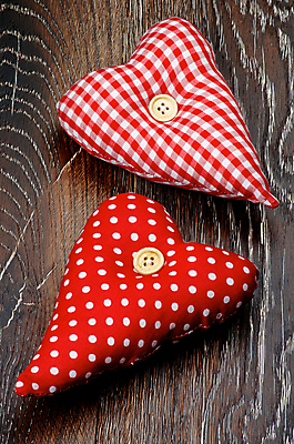 포토 JPG 해외이미지 컨셉 패턴 발렌타인데이 사랑 사람없음 목재 장식 빨간색 갈색 물방울무늬 공백 하트 마음 시골 직물 배열 심볼 질감 체크무늬 2월 핸드메이드 해외202004 해외포토 모양 나무 감정 컬러 무늬 재료 데이이벤트 날짜 파일형식 이미지허브