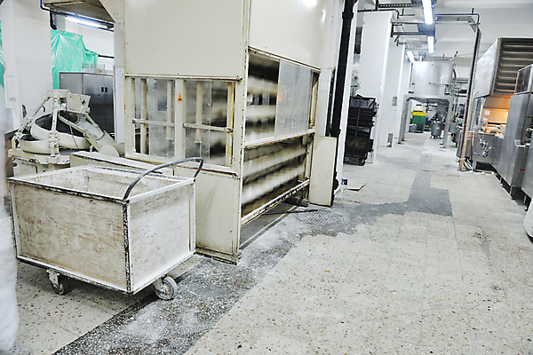 포토 JPG 해외이미지 공장 실내 사람없음 기계 수레 해외202004 해외포토 공업 내부 카트 파일형식 이미지허브