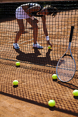 포토 JPG 해외이미지 주간 전신 서양인 우먼라이프 응시 여자 한명 성인 야외 옆모습 여름 테니스 테니스라켓 네트 테니스장 테니스공 즐거움 테니스복 성인여자한명만 해외202004 줍기 해외포토 자연요소 외국인 1 라이프스타일 시선 계절 감정 스포츠 뷰포인트 공 스포츠시설 모션 사람 운동복 구기 라켓 테니스용품 여자한명만 성인여자만 파일형식 이미지허브