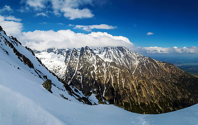 포토 JPG 해외이미지 구름 길 여행 겨울 자연 하늘 휴가 산 풍경 경사 사람없음 야외 얼음 등산 하이킹 정상 돌산 고도 언덕 산등성이 서리 절정 눈내림 해외202004 해외포토 자연요소 계절 레저 눈_날씨 트래킹 생태계 파일형식 이미지허브