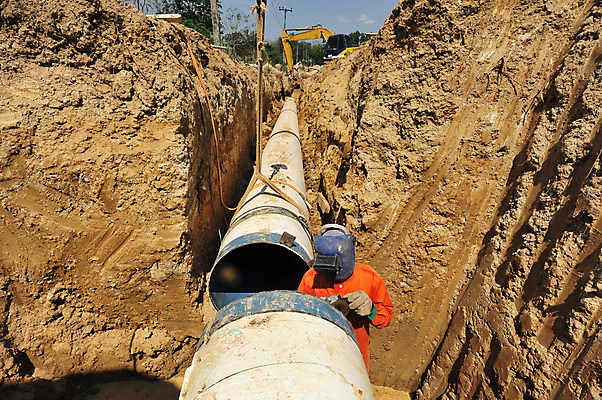 포토 JPG 해외이미지 나무 커플 지구 백그라운드 2 추상 새로움 건조 사람없음 야외 물 여름 검은색 흙 손상 흐름 업무 구멍 수리 연결 플라스틱 먼지 점토 튜브 배수구 땅바닥 땅파기 해외202004 해외포토 자연요소 식물 계절 컬러 컨셉 무늬 관계 재질 바닥 작업 파일형식 이미지허브