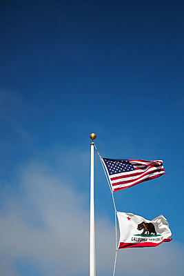 포토 JPG 해외이미지 별 물결 하늘 성공 바람 사람없음 가로 빨간색 파란색 컬러풀 미국 줄무늬 흰색 깃발 직물 성조기 심볼 캘리포니아 미국문화 자수 휘장 잔물결 정부 카피스페이스 해외202004 해외포토 자연요소 컬러 컨셉 북아메리카 무늬 날씨 공백 국기 서양문화 파일형식 이미지허브