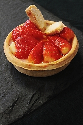 포토 JPG 해외이미지 음식 과일 딸기 아이스크림 디저트 사람없음 식사 저녁식사 달콤 굽기 먹기 베리 푸딩 충동구매 점심식사 타르트 해외202004 해외포토 빵 모션 쇼핑 맛 구이 파이_빵 과소비 파일형식 이미지허브